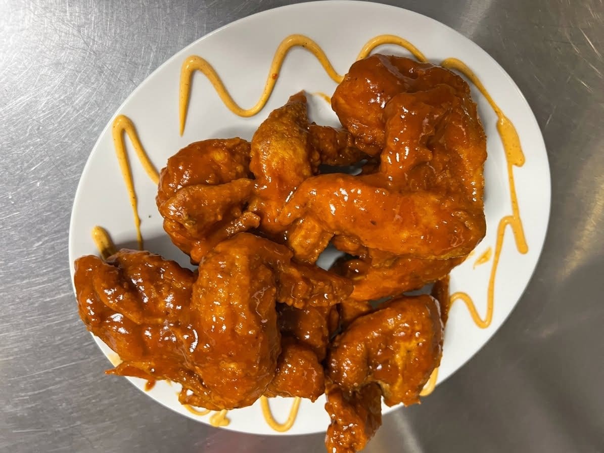Alitas de pollo con salsa